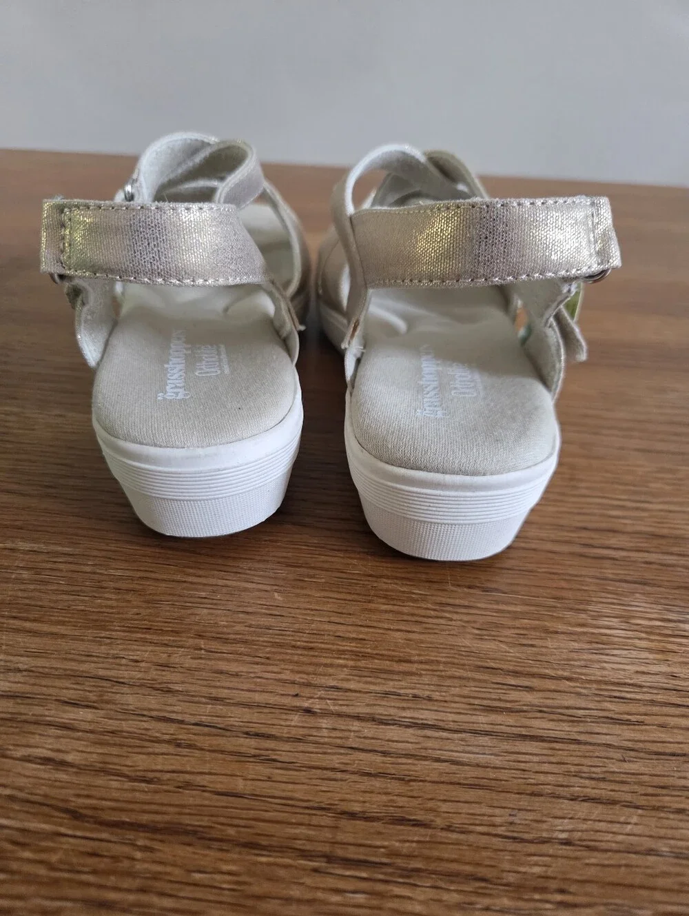 NEW Grasshoppers Women's Cherry Sandals In Gold Taupe With Ortholite Size 9 WIDE